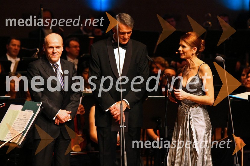 Marjan Jurenec, direktor Pro Plus in manager leta, Slobodan Sibinčič, predsednik uprave GV skupine in Eva Longyka Marušič, povezovalka prireditve16. managerski koncert