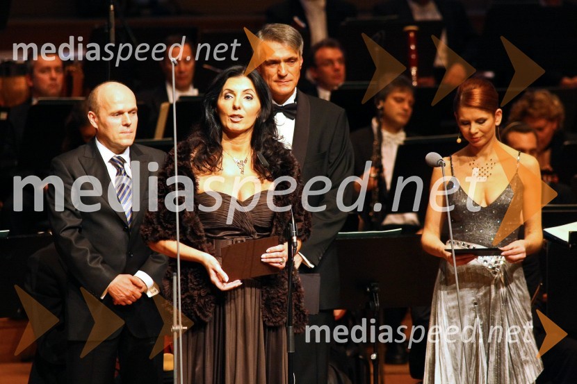 Marjan Jurenec, direktor Pro Plus in manager leta, Biljana Weber, generalna direktoric IBM Slvenija, Slobodan Sibinčič, predsednik uprave GV skupine in Eva Longyka Marušič, povezovalka prireditve16. managerski koncert