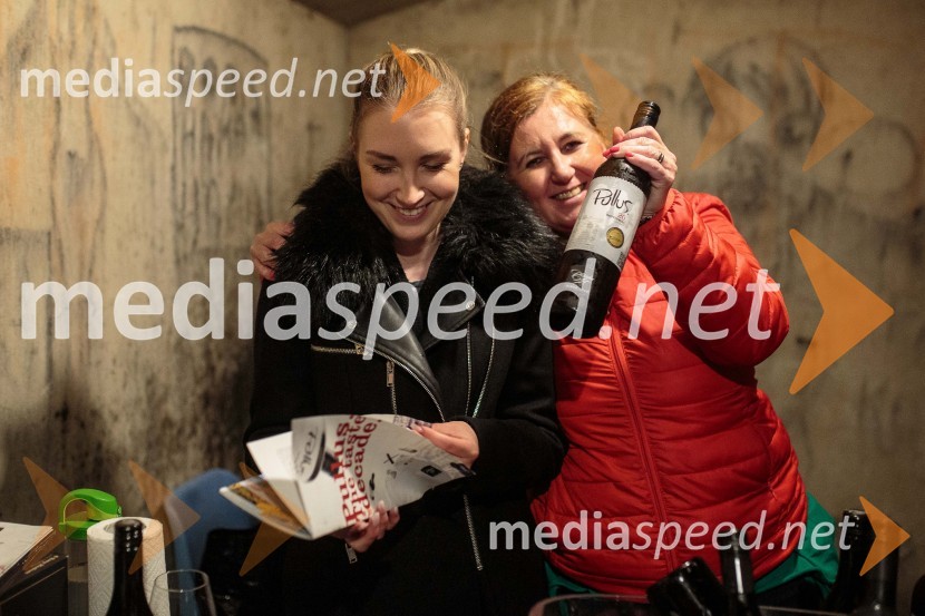  Laura  Stupar;  Barbara  Kos, Ptujska kletVinska pot v rovih pod starim Kranjem, sobota