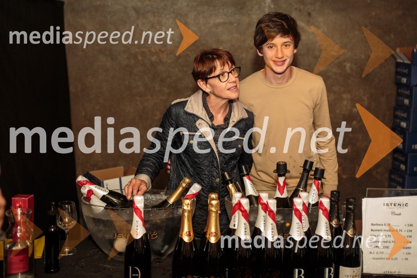  Dragana Šuštar, penine Istenič;  Jan Šuštar, penine IsteničVinska pot v rovih pod starim Kranjem, sobota