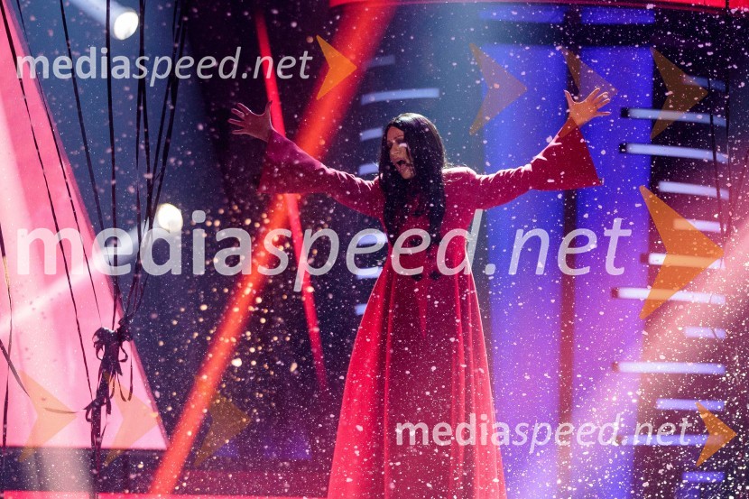  Martina Majerle, pevkaZnan obraz ima svoj glas, 10. oddaja