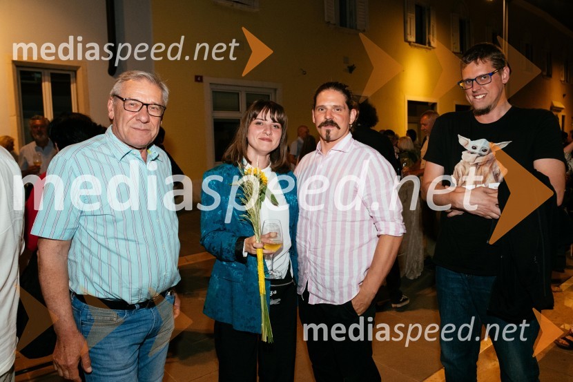  ... ;  Mojca Madon, režiserka;  Andrej Vrhovnik, kostumograf;  ... Tantadruj, podelitev primorskih gledaliških nagrad, Gledališče Koper