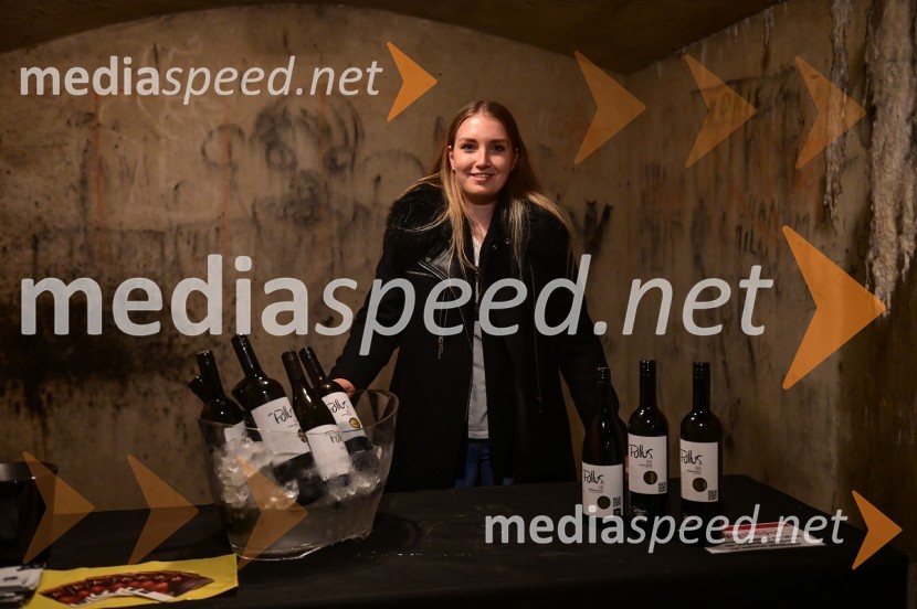  Laura  StuparVinska pot v rovih pod starim Kranjem, petek