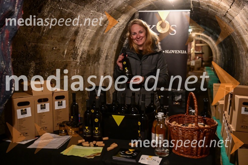 mag. Tjaša Kos, vinogradništvo Kos, Vinska kraljica Slovenije 2002Vinska pot v rovih pod starim Kranjem, petek