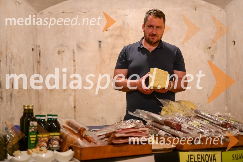 Vinska pot v rovih pod starim Kranjem, petek