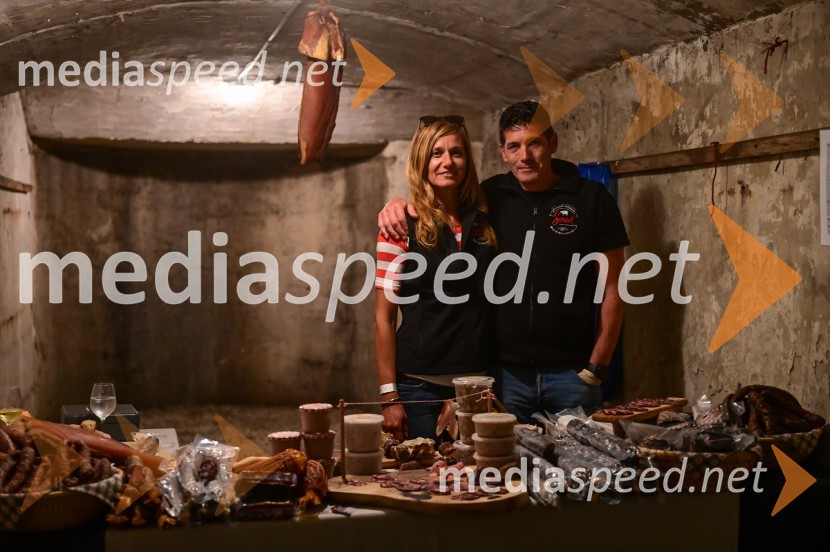  Dolores Globočnik, klavnica in domače mesnine Soud;  Tomaž  Globočnik, klavnica in domače mesnine SoudVinska pot v rovih pod starim Kranjem, petek