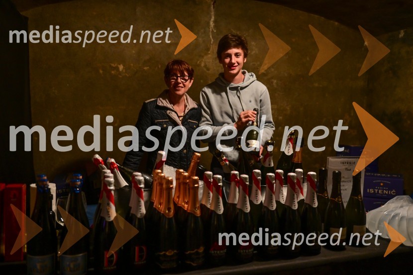  Dragana Šuštar, penine Istenič;  Jan Šuštar, penine IsteničVinska pot v rovih pod starim Kranjem, petek