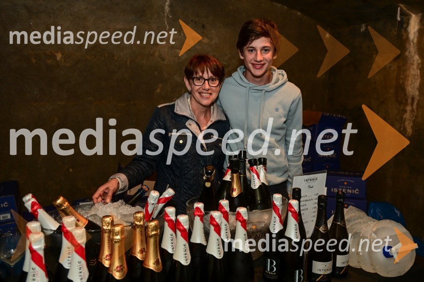  Dragana Šuštar, penine Istenič;  Jan Šuštar, penine IsteničVinska pot v rovih pod starim Kranjem, petek