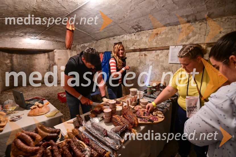  Tomaž  Globočnik, klavnica in domače mesnine Soud;  Dolores Globočnik, klavnica in domače mesnine Soud;  ... Vinska pot v rovih pod starim Kranjem, petek