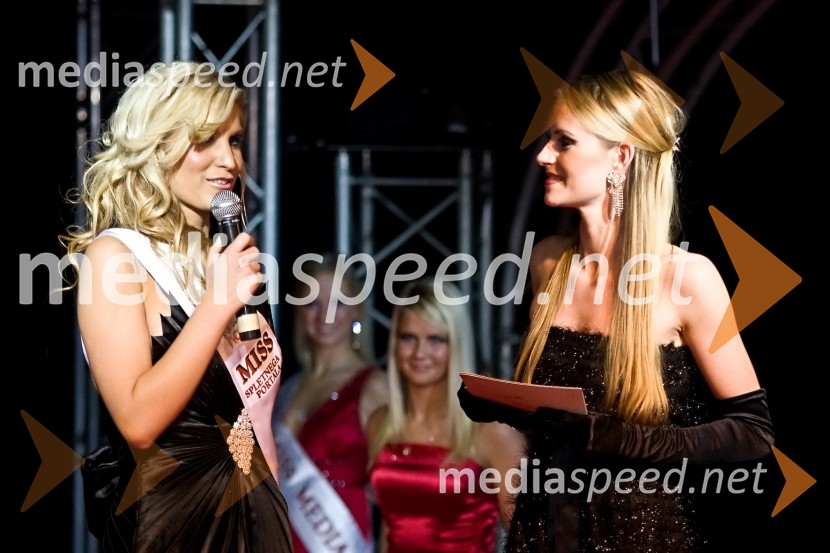Amanda Čilović, superfinalistka izbora za Miss Casino Kongo 2009 in Jerneja Podbevšek Zhembrowskyy, voditeljica prireditveMiss Casino Kongo 2009