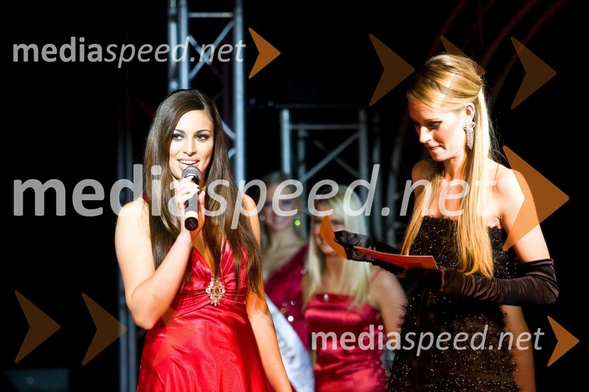 Tara Prodnik, superfinalistka izbora za Miss Casino Kongo 2009 in Jerneja Podbevšek Zhembrowskyy, voditeljica prireditveMiss Casino Kongo 2009