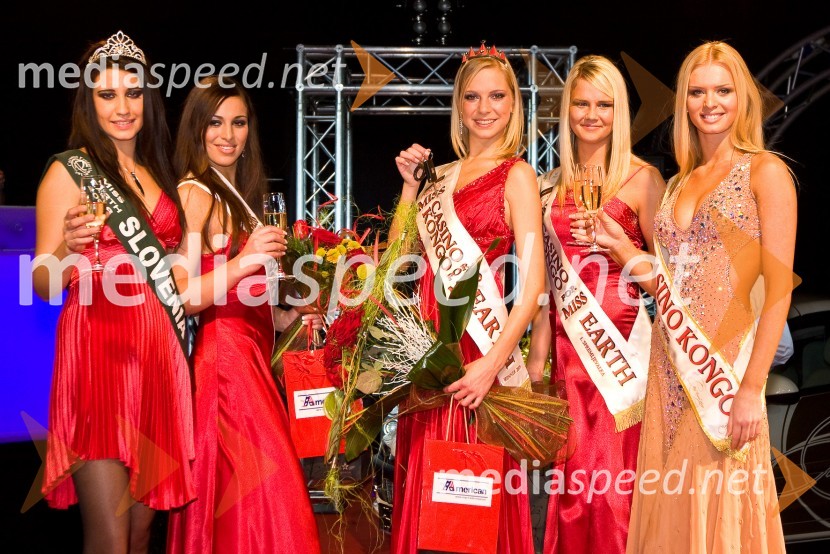 Sara Frančeškin, Miss Earth Slovenije 2008, Tara Prodnik, 2. spremljevalka Miss Casino Kongo 2009, Maja Jamnik, Miss Casino Kongo 2009, Katja Lekan, 1. spremljevalka Miss Casino Kongo 2009 in Nadiya Bychkova, Miss Casino Kongo 2008Miss Casino Kongo 2009