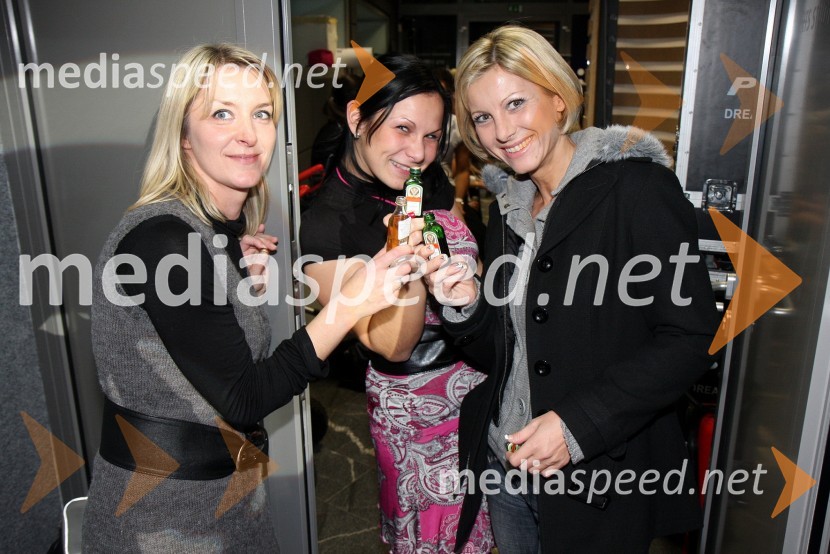 Branka Breznik, producentka RTS, Alenka Golubič, vodja marketinga na RTS in Mojca Hanžič, novinarka, voditeljica in urednica informativnega programa RTSRdeča preproga s Sebastianom, snemanje božično-novoletne oddaje