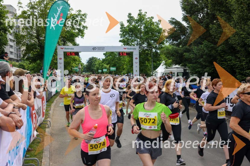  Karmen Zaletel;  Ela Zaletel40. Maraton treh src