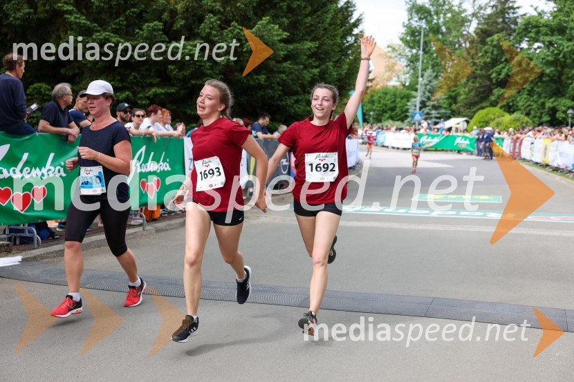  Meri Žgavec;  Neža Tikvič;  Vika Magdič40. Maraton treh src