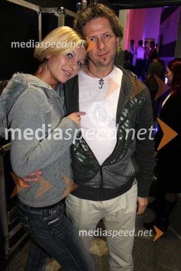 Mojca Hanžič, novinarka, voditeljica in urednica informativnega programa RTS in Leon Markovič, MediavoiceRdeča preproga s Sebastianom, snemanje božično-novoletne oddaje