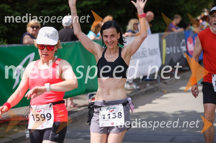  Hijacinta Žohar;  Mateja Novak Dobaj40. Maraton treh src