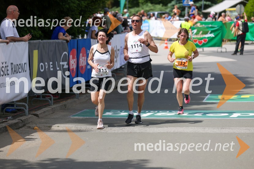  Anamarija  Stibilj Šajn, umetnostna zgodovinarka in likovna kritičarka;  Matjaž Šajn;  Polona Thuma40. Maraton treh src