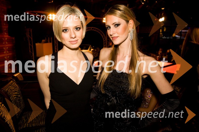 Jelena Veljača, igralka in režiserka in Jerneja Podbevšek Zhembrowskyy, voditeljica prireditve in balerinaMiss Casino Kongo 2009