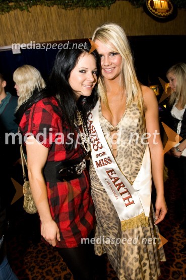 Nina Pušlar, pevka in Katja Lekan, 1. spremljevalka Miss Casino Kongo 2009Miss Casino Kongo 2009