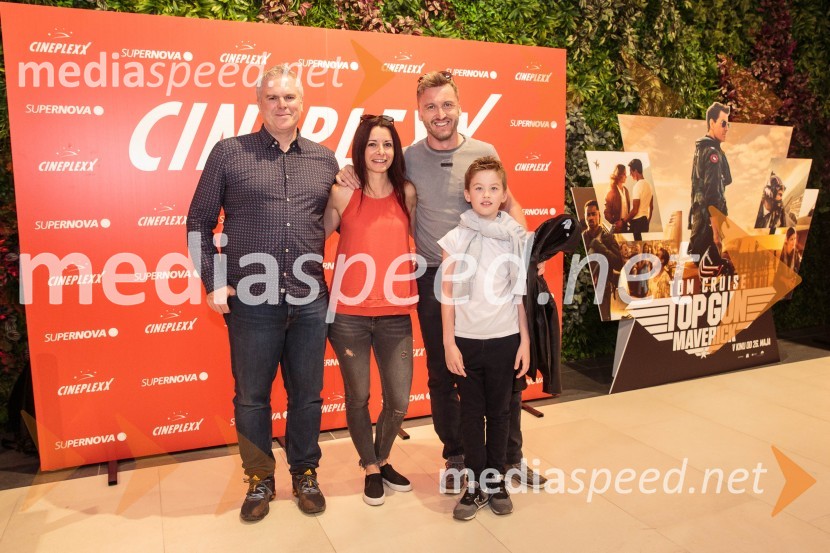  Miha Deželak, radijski voditelj, humanitarec, Fatalni moški 2020;  Jana Morelj, radijska in TV voditeljica;  Denis Avdić, voditelj;  ... Svečana otvoritev Cineplexx - Ljubljana Rudnik