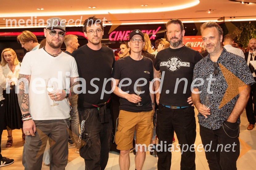  Tomi Meglič, glasbenik, pevec skupine Siddharta;  Boštjan Meglič, glasbenik, član skupine Siddharta;  Primož  Benko, glasbenik, član skupine Siddharta;  Tomaž Okroglič Rous, glasbenik, Siddharta;  Jani Hace, glasbenikSvečana otvoritev Cineplexx - Ljubljana Rudnik