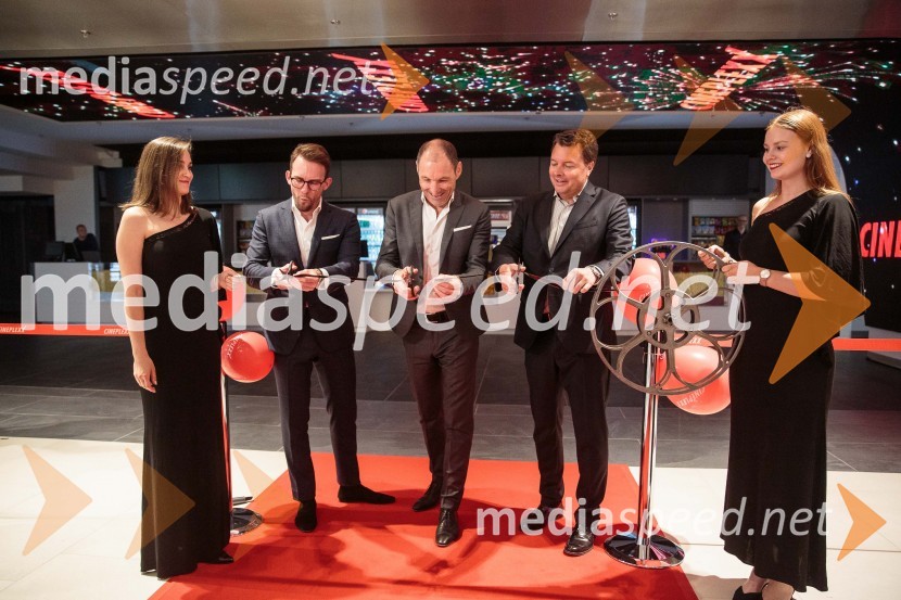  ... ;  Lucas Langhammer, direktor podjetja Cineplexx v Sloveniji;  Markus Pinggera, managment, Supernova Avstrija; mag. Christof  Papousek, finančni direktor in sopartner družbe Cineplexx International;  ... Svečana otvoritev Cineplexx - Ljubljana Rudnik