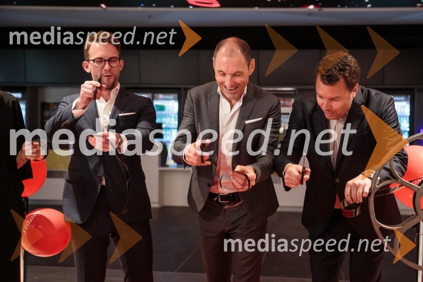  Lucas Langhammer, direktor podjetja Cineplexx v Sloveniji;  Markus Pinggera, managment, Supernova Avstrija; mag. Christof  Papousek, finančni direktor in sopartner družbe Cineplexx InternationalSvečana otvoritev Cineplexx - Ljubljana Rudnik