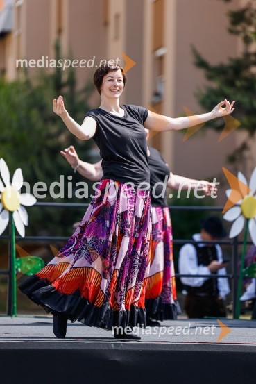 Orientalske plesalke LUKParada učenja Ljudske univerze Kranj 2022