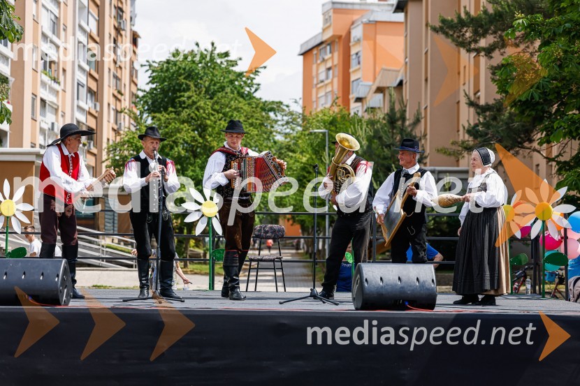 Kulturno društvo Folklora CerkljeParada učenja Ljudske univerze Kranj 2022