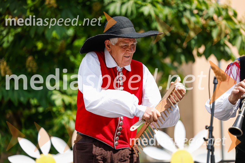 Kulturno društvo Folklora CerkljeParada učenja Ljudske univerze Kranj 2022