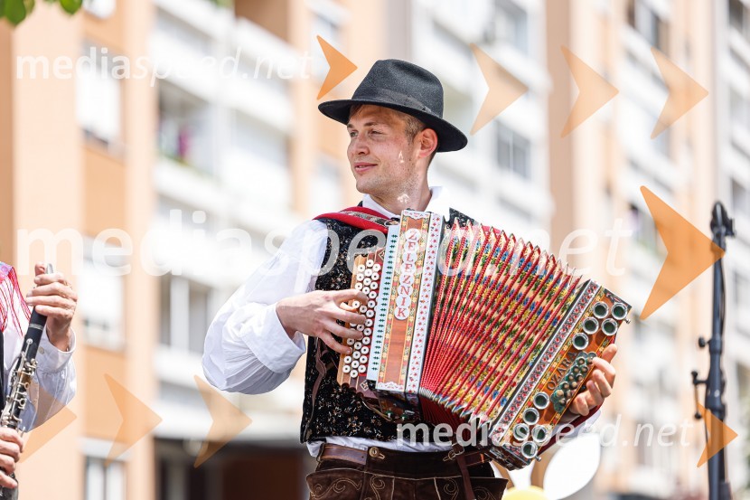 Kulturno društvo Folklora CerkljeParada učenja Ljudske univerze Kranj 2022