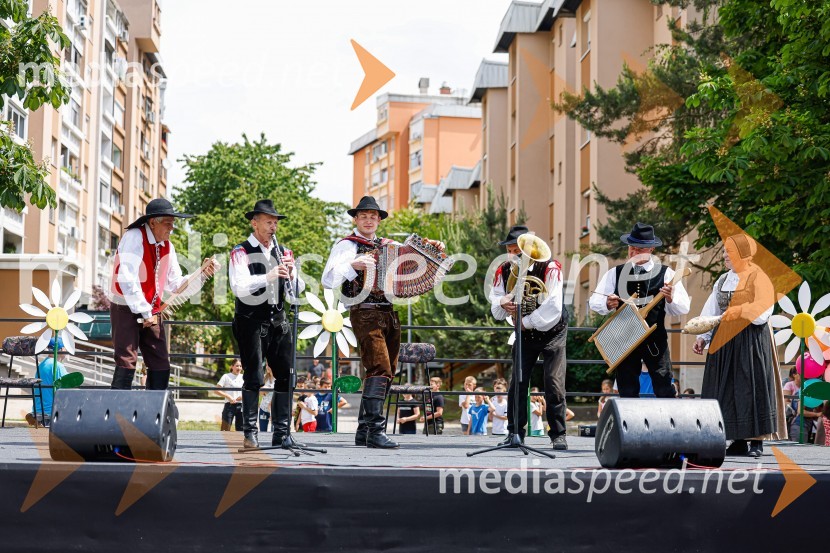 Kulturno društvo Folklora CerkljeParada učenja Ljudske univerze Kranj 2022