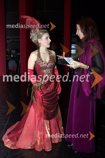 Martina Zadro, operna pevka in Nataša Jelič, tiskovna predstavnica SNG Opera in balet LjubljanaVesela vdova, premiera operete
