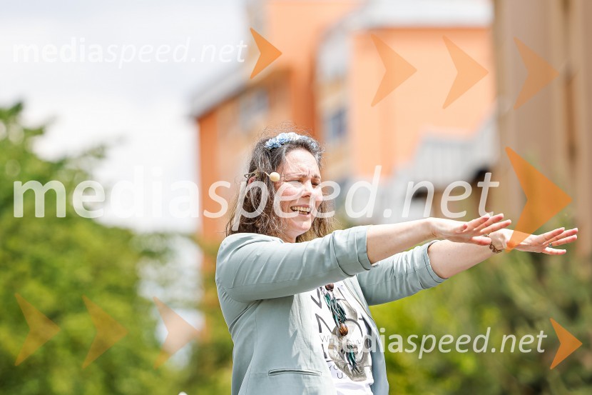 Združenje iz bube v metuljaParada učenja Ljudske univerze Kranj 2022