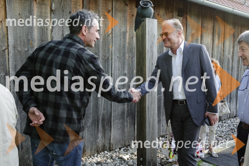  Miha Šalehar, radijski voditelj, kolumnist;  Janez  Škrabec, direktor Riko d.o.o., predsednik Slovensko-ruskega poslovnega sveta, častni konzul BelorusijeISKRIVO V ŽIVO - Miha Šalehar v pogovoru z Natašo Štefe