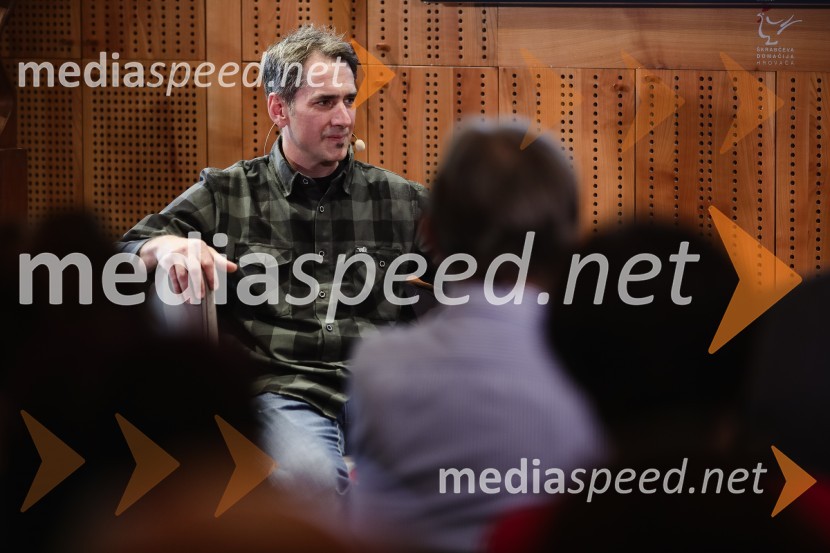  Miha Šalehar, radijski voditelj, kolumnistISKRIVO V ŽIVO - Miha Šalehar v pogovoru z Natašo Štefe