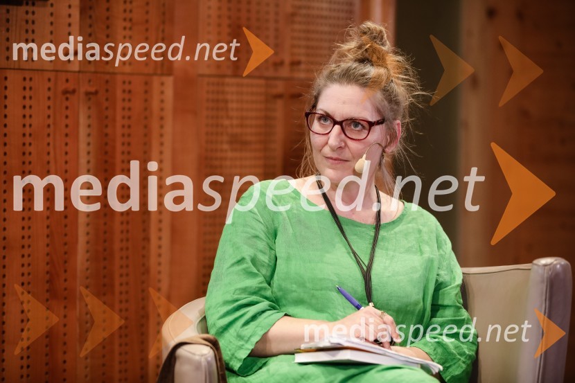  Nataša Štefe, novinarka, voditeljica, Val 202ISKRIVO V ŽIVO - Miha Šalehar v pogovoru z Natašo Štefe