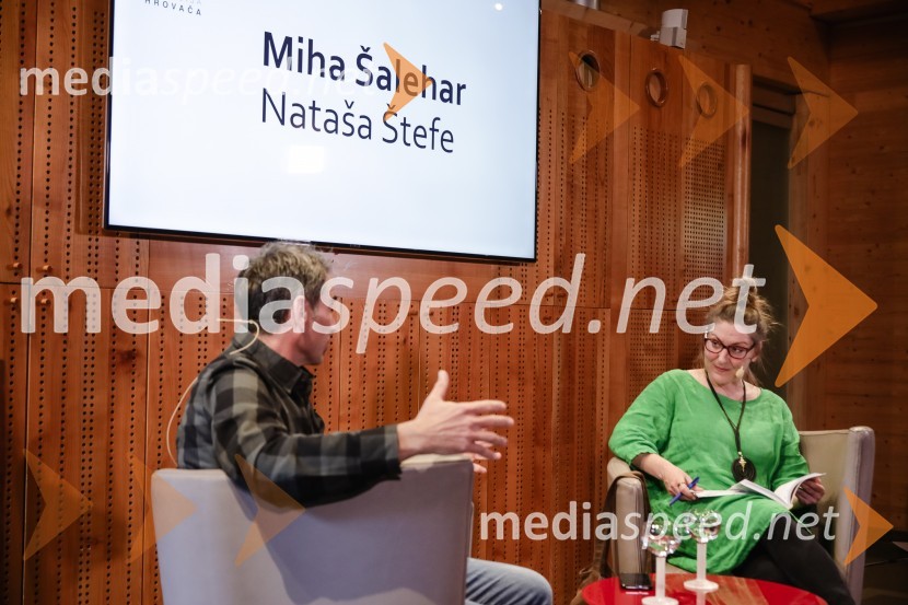  Miha Šalehar, radijski voditelj, kolumnist;  Nataša Štefe, novinarka, voditeljica, Val 202ISKRIVO V ŽIVO - Miha Šalehar v pogovoru z Natašo Štefe