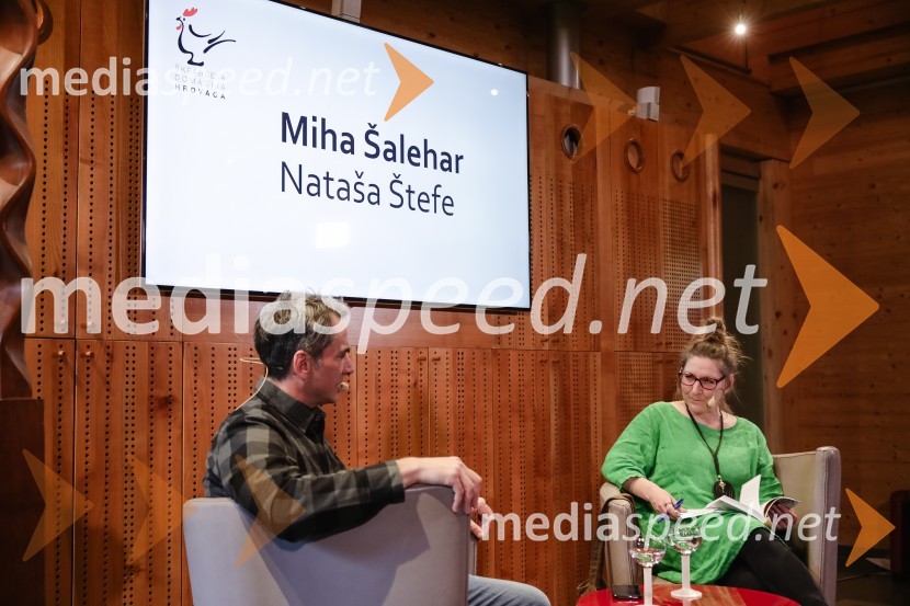  Miha Šalehar, radijski voditelj, kolumnist;  Nataša Štefe, novinarka, voditeljica, Val 202ISKRIVO V ŽIVO - Miha Šalehar v pogovoru z Natašo Štefe
