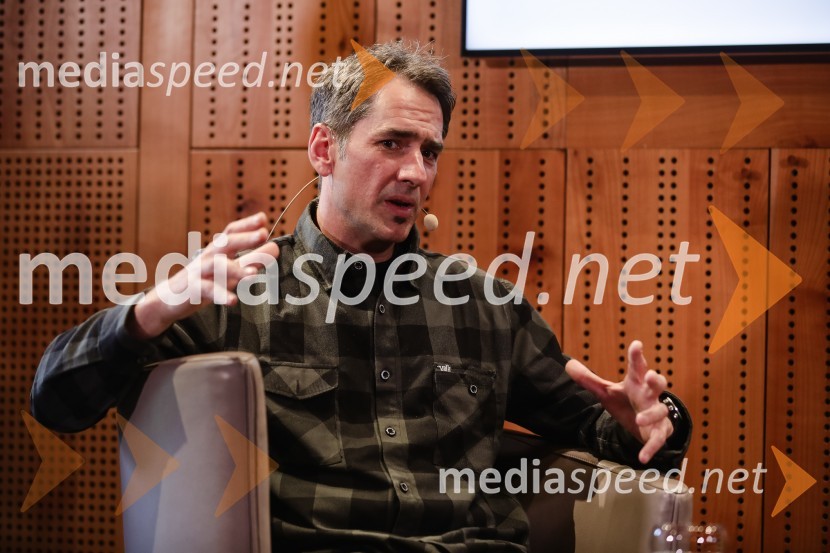  Miha Šalehar, radijski voditelj, kolumnistISKRIVO V ŽIVO - Miha Šalehar v pogovoru z Natašo Štefe