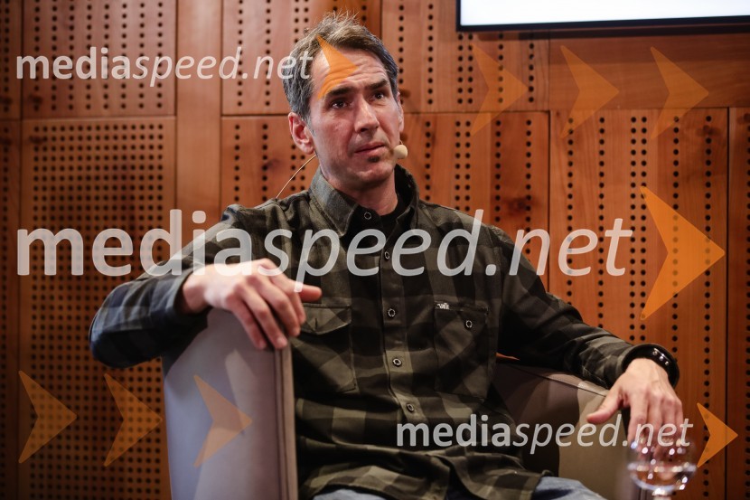  Miha Šalehar, radijski voditelj, kolumnistISKRIVO V ŽIVO - Miha Šalehar v pogovoru z Natašo Štefe