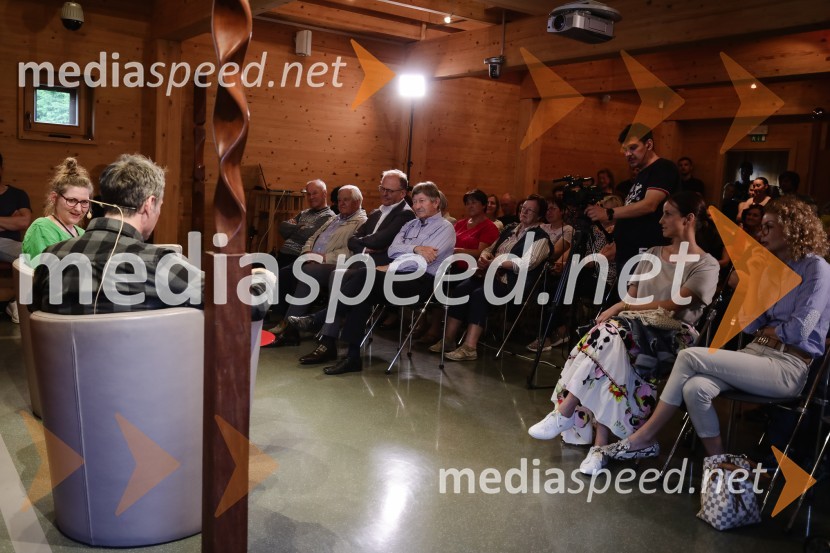 ISKRIVO V ŽIVO - Miha Šalehar v pogovoru z Natašo Štefe