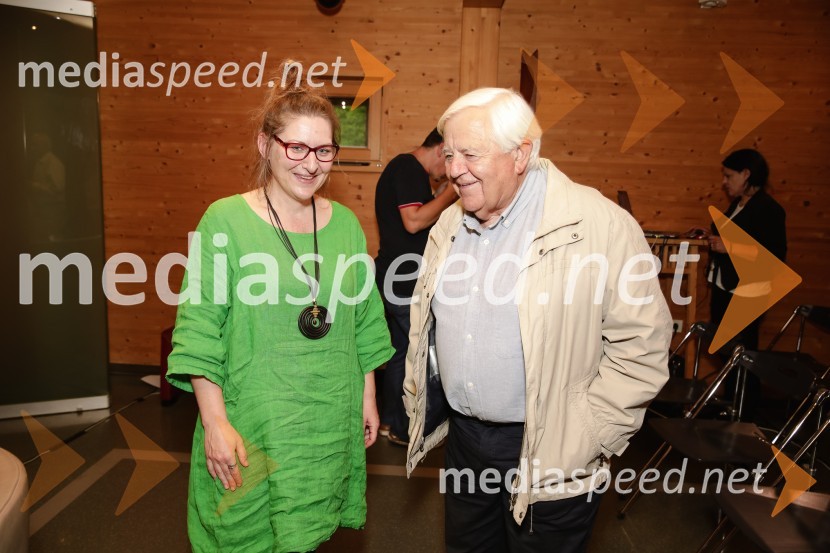  Nataša Štefe, novinarka, voditeljica, Val 202;  Milan Kučan, nekdanji predsednik Republike SlovenijeISKRIVO V ŽIVO - Miha Šalehar v pogovoru z Natašo Štefe