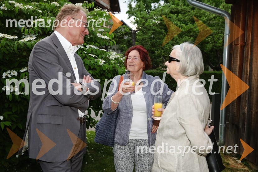  Janez  Škrabec, direktor Riko d.o.o., predsednik Slovensko-ruskega poslovnega sveta, častni konzul Belorusije;  ... ;  ... ISKRIVO V ŽIVO - Miha Šalehar v pogovoru z Natašo Štefe