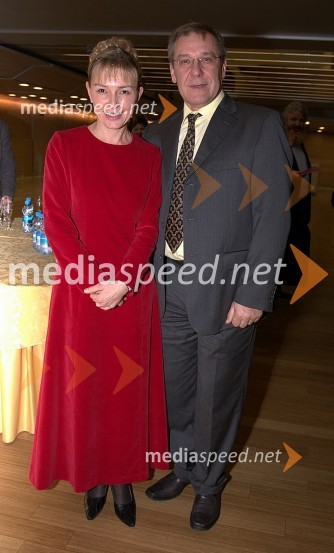 Teja Valič, poslovna sekretarka SNG Opera in balet Ljubljana ter njen mož Aleš Valič, igralecVesela vdova, premiera operete