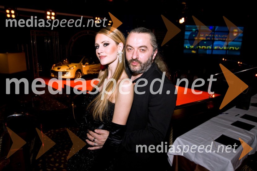 Jerneja Podbevšek Zhembrowskyy, voditeljica večera in balerina in Milan Gačanovič, stilistMiss Casino Kongo 2009