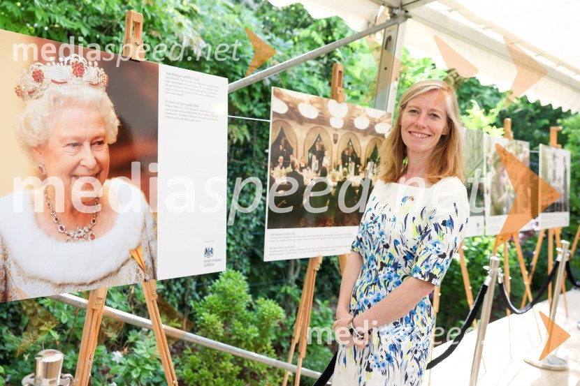  Tiffany Sadler, Britanska veleposlanicaKraljičina rojstnodnevna zabava v rezidenci Britanskega veleposlaništva