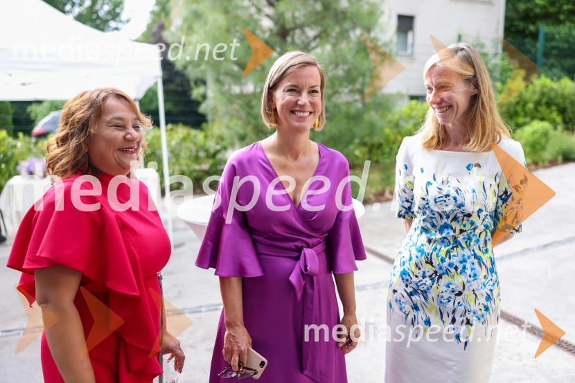  ... ;  Barbara Navala, Britansko veleposlaništvo v Sloveniji;  Tiffany Sadler, Britanska veleposlanicaKraljičina rojstnodnevna zabava v rezidenci Britanskega veleposlaništva