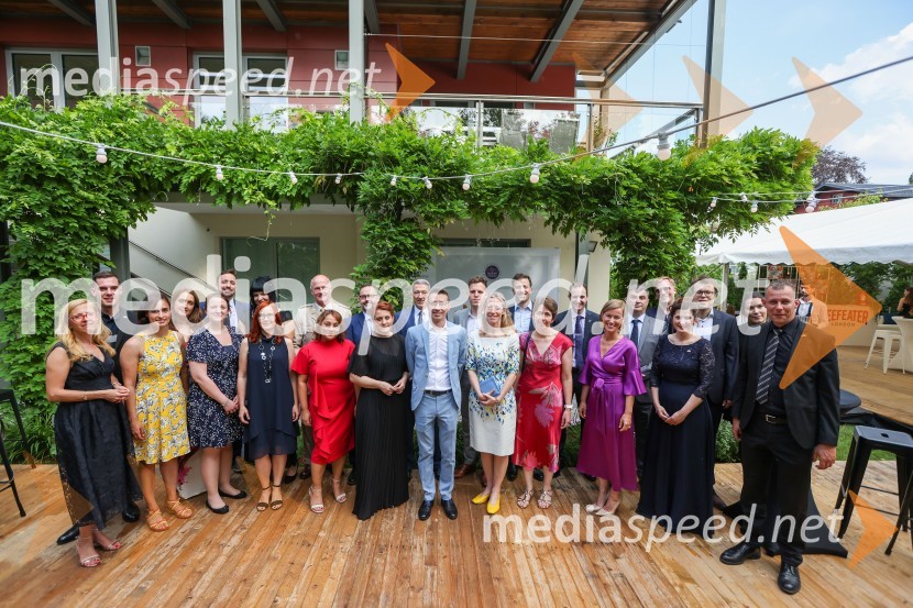 Kraljičina rojstnodnevna zabava v rezidenci Britanskega veleposlaništva